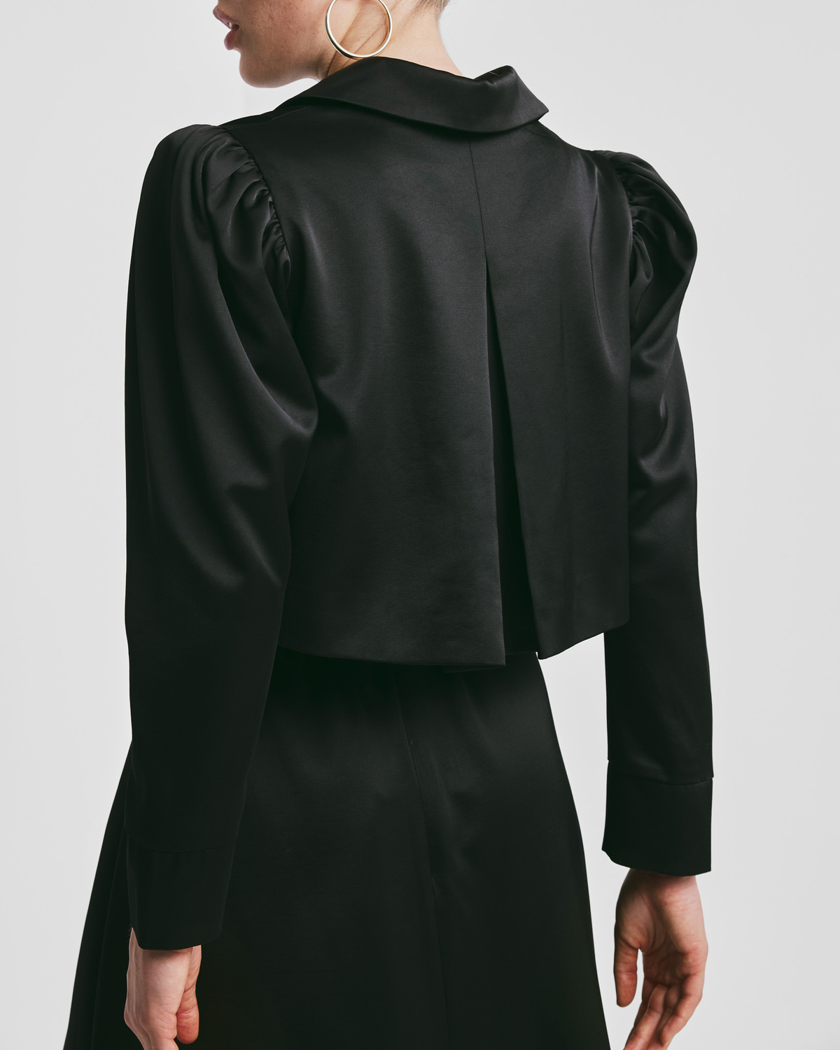 byTiMo | Tailored Satin Cropped Jacket - Black