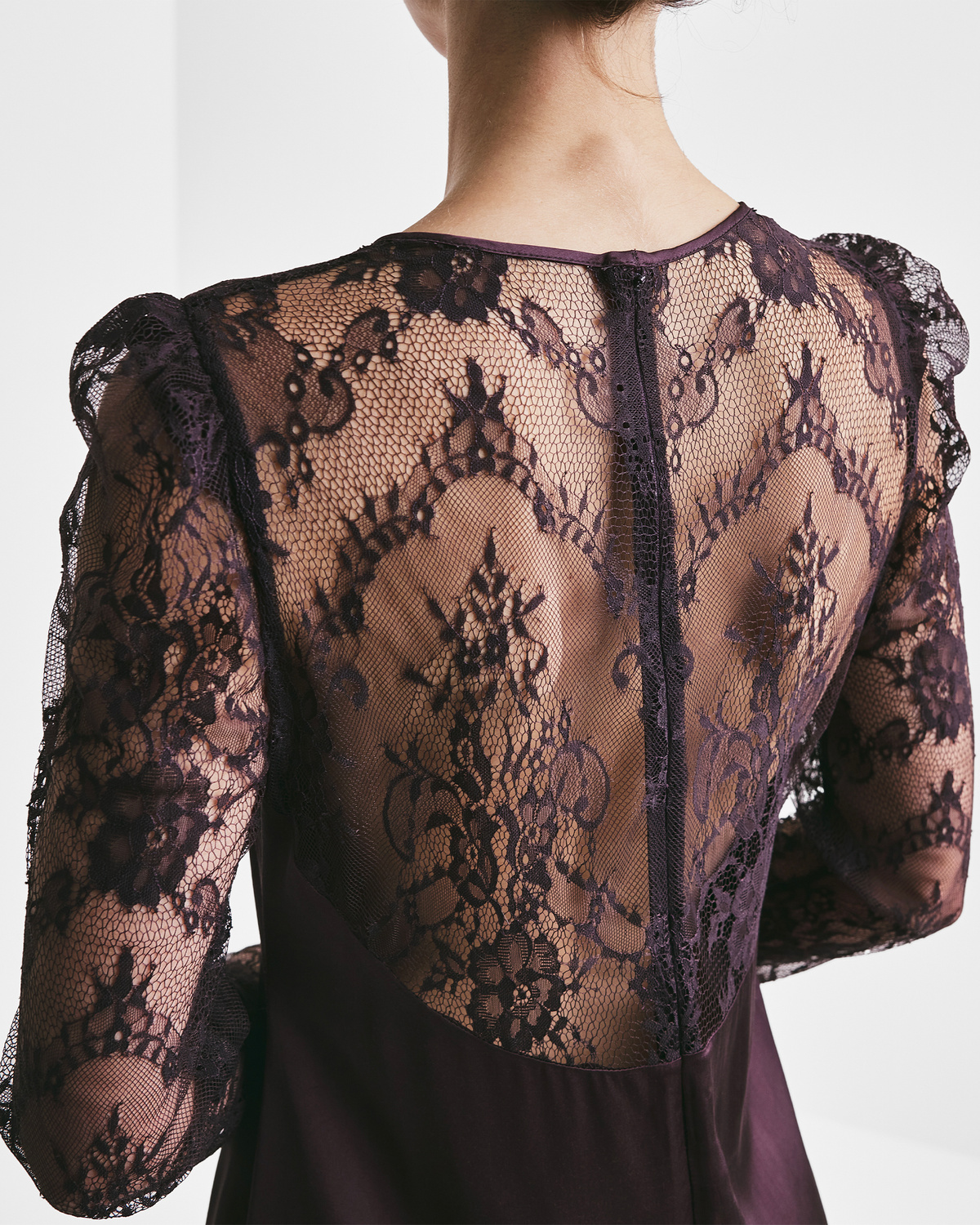 【新品】　Emboridered Lace Back Dress Shona Joy Camille Lace Cross Back Midi Dress in Deep Midnight