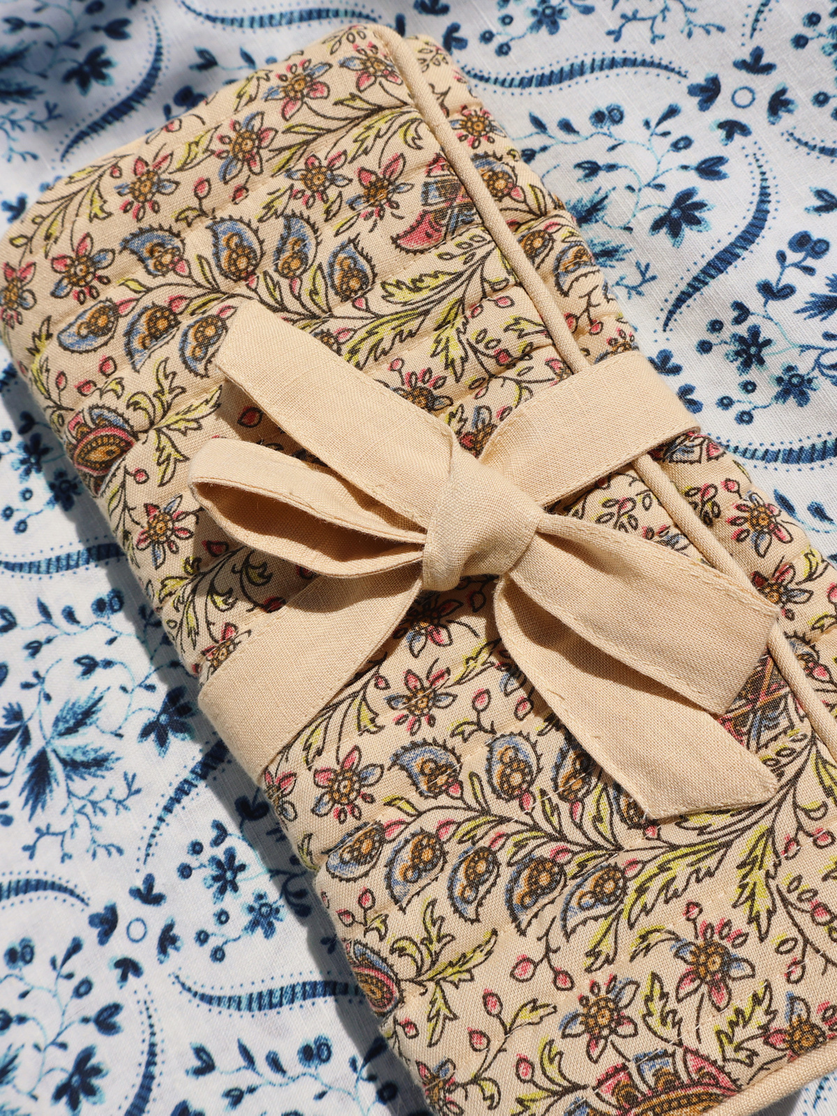 Cosmetics Fold Up Roll, Paisley image #1